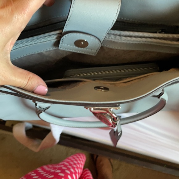 Michael Kors Baby Blue Bag w/ Quilted wallet - Picture 2 of 11